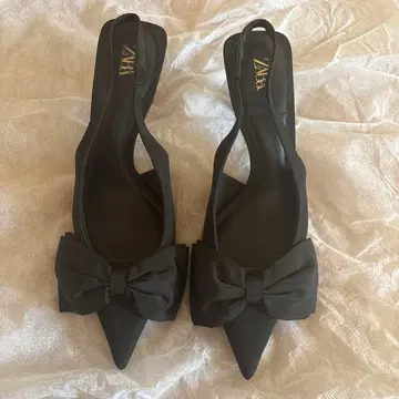 ZARA 리본 포함 스틸레토 펌프스 블랙