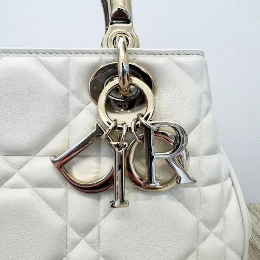 디올 (미사용품) DIOR 레이디 95.22 스몰 토트백 숄더백 크로스백 2way LATTE M0697OVJX M030 사진 4