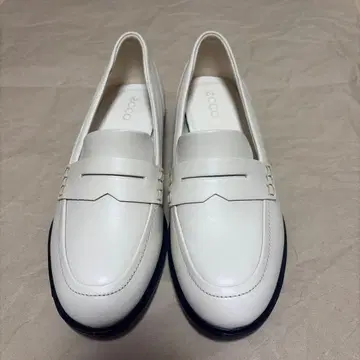 [새상품] ecco 천연 가죽 로퍼 37(23.5cm) 크림