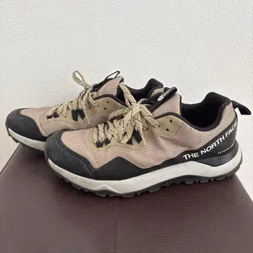 THE NORTH FACE FUTURELIGHT 스니커즈