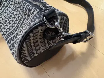 MARC JACOBS 모노그램 숄더백