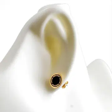 MARC JACOBS 로고 서클 귀걸이 골드 블랙