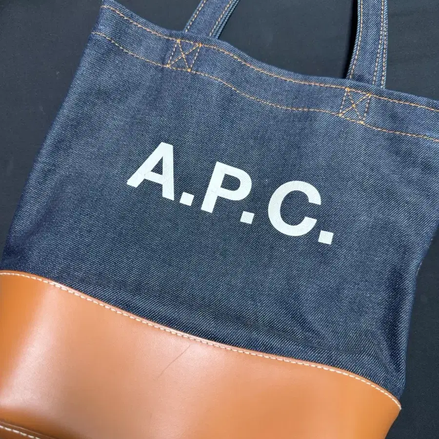 A.P.C. 데님 토트백 브라운