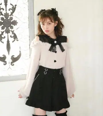 LIZLISA 정품 오프숄더 레이어드 스타일 어깨 트임 니트