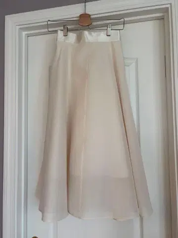 La boutique BonBon 플레어 스커트 아이보리 36