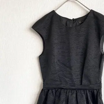 ZARA BASIC 무릎 기장 원피스 드레스 플레어 슬리브리스 심플