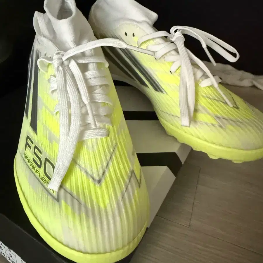 아디다스 여성 축구화 235