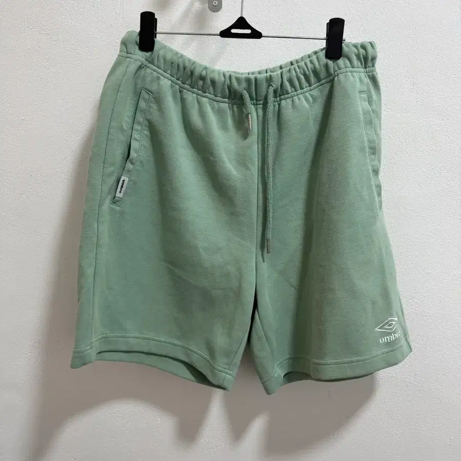 엄브로 반바지 m
