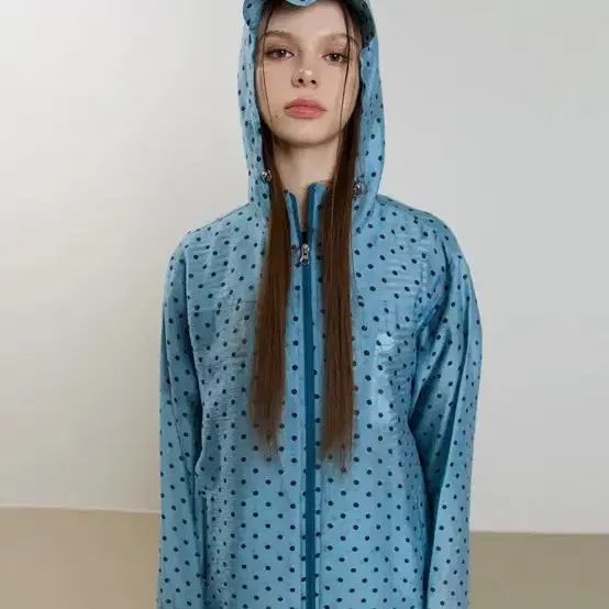 러브이스트루 도트 윈드브레이커 바람막이