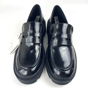 [새상품] ZARA 통굽 에나멜 로퍼 24cm 블랙 택 포함