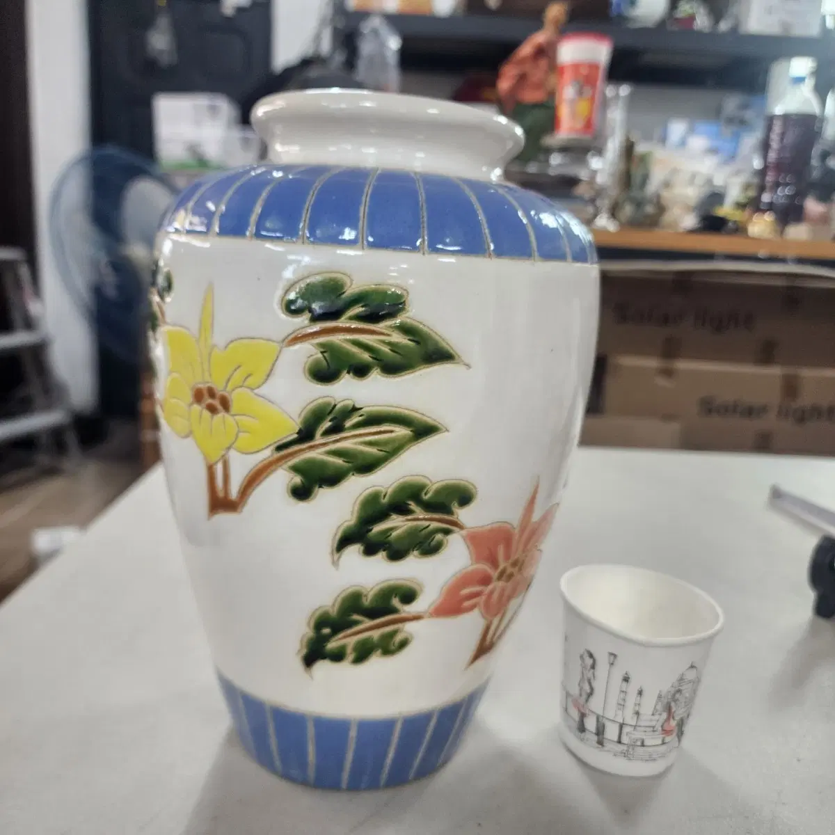 유럽에서온 핸드메이드 도자기 높이26cm 지름17cm