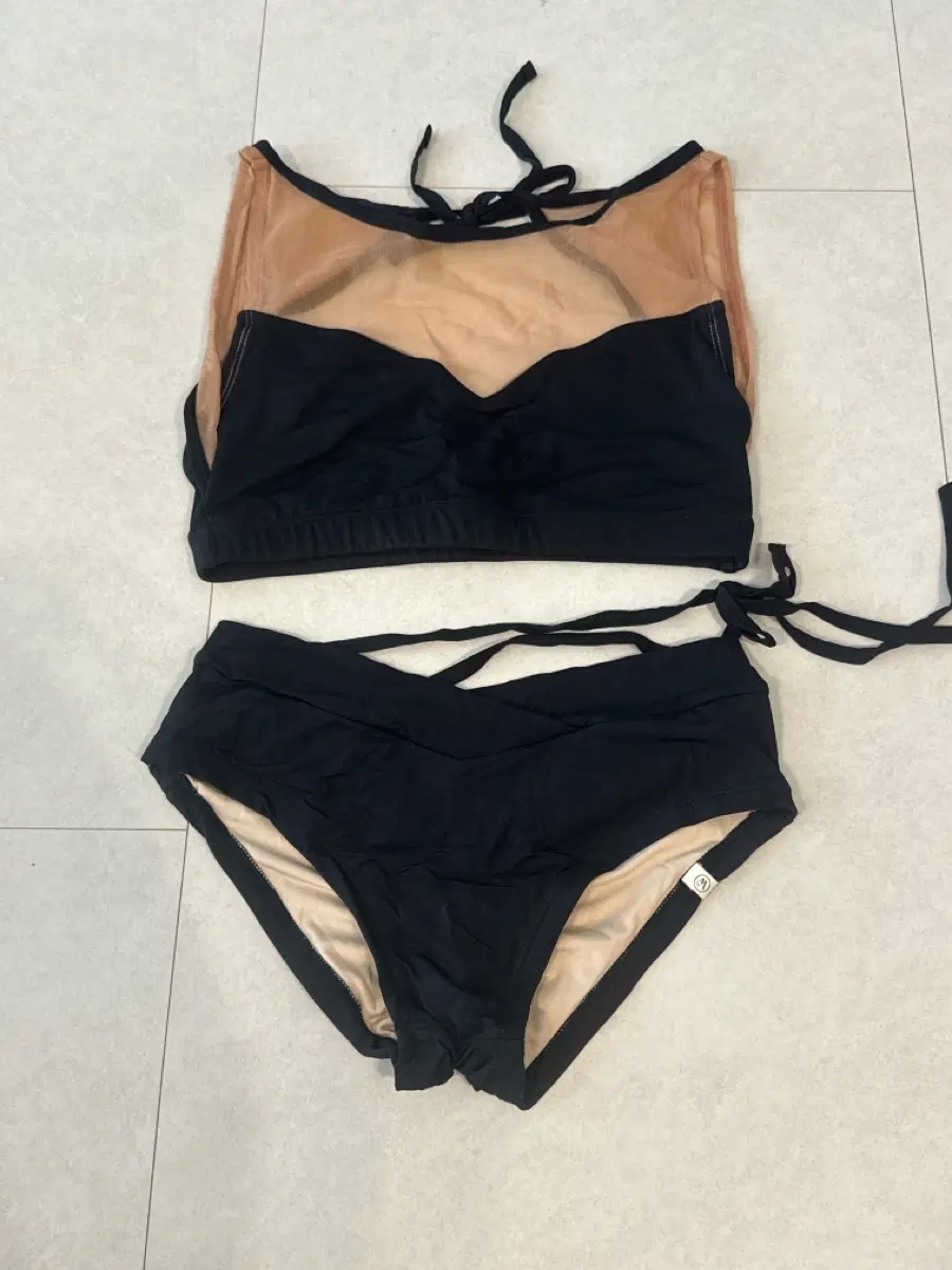 비메이드 폴웨어 원더랜드 블랙s