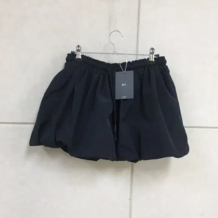 (새상품)EFT. 블랙 셔링 반바지 펌킨 벌룬반바지 치마바지