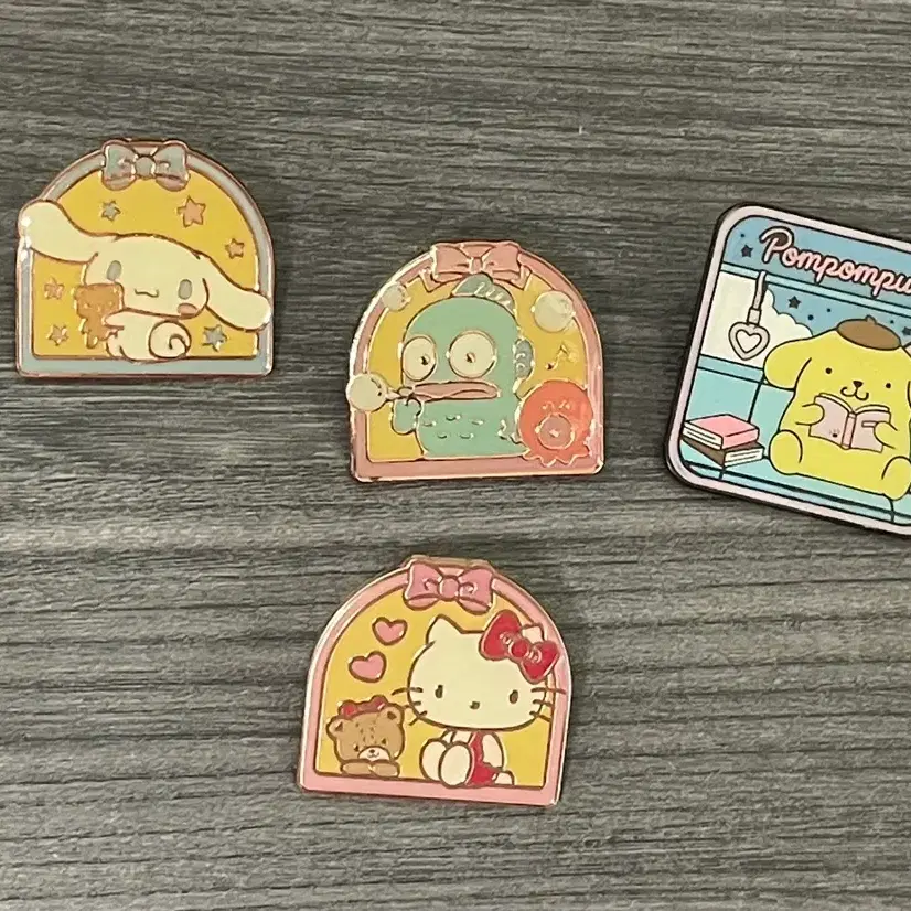 산리오 캐릭터 핀뱃지 4종 세트