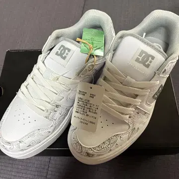 DC SHOES 스니커즈 화이트 페이즐리 무늬 22cm
