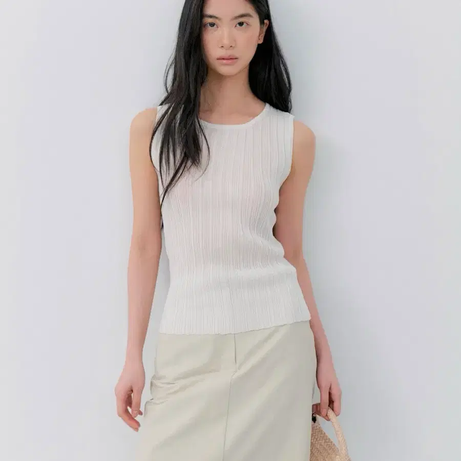 SLEEVELESS PLEATS KNIT - IVORY