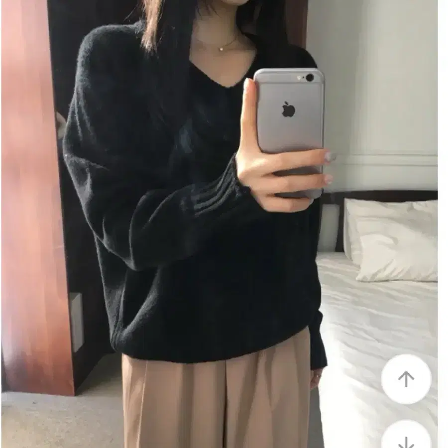 블랙 브이넥 니트