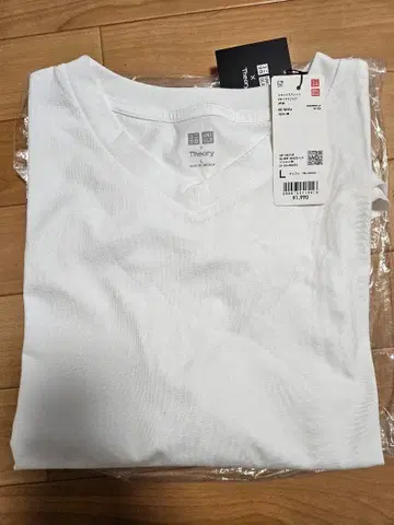 UNIQLO 유니클로 theory V넥 티셔츠 L 사이즈 미사용 새상품