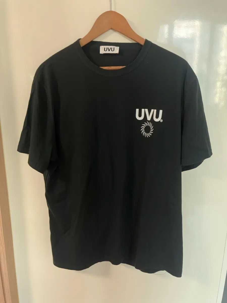 UVU 인시그니아 티셔츠 블랙 L 거의 새상품