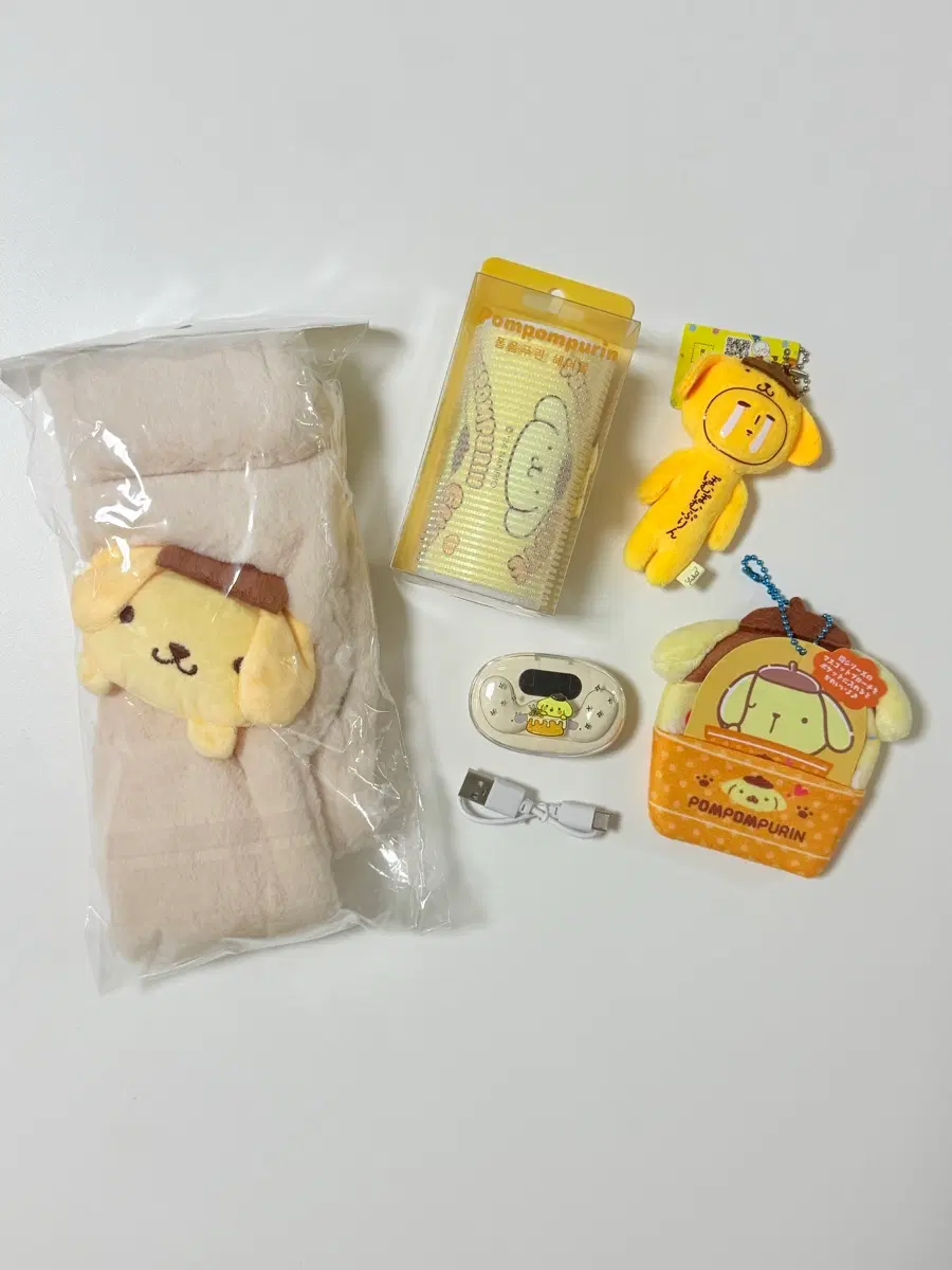 폼폼푸린 무선이어폰, 헤어롤, 키링, 목도리