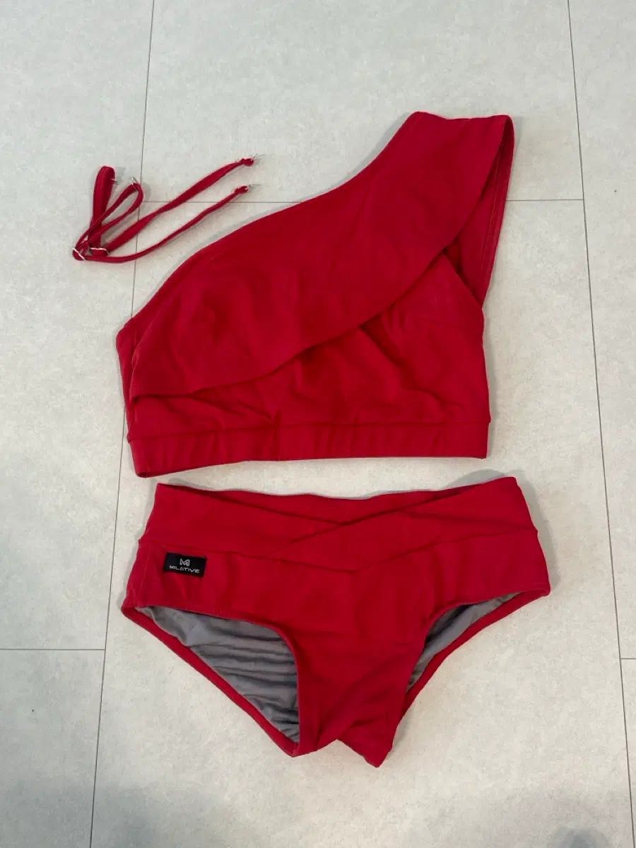 밀라티브 폴웨어 뮤즈 세트 레드 s