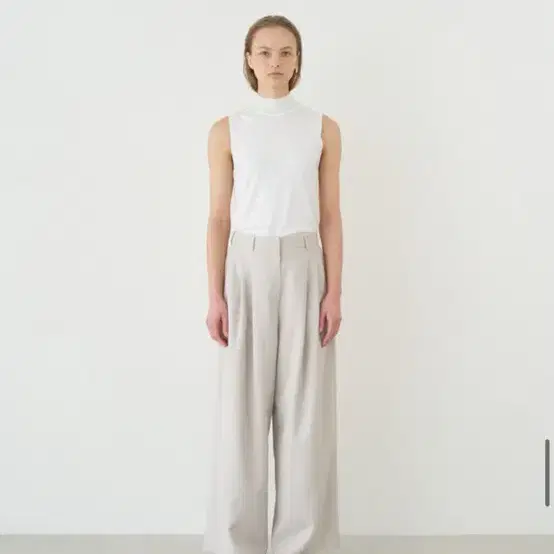 새상품 유에르 yuere Aspen Trouser 와이드 슬랙스 베이지