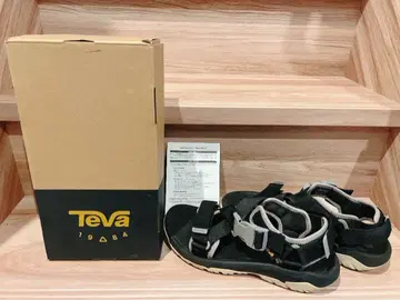 Teva 허리케인 버지 유나이티드 애로우즈 콜라보 샌들
