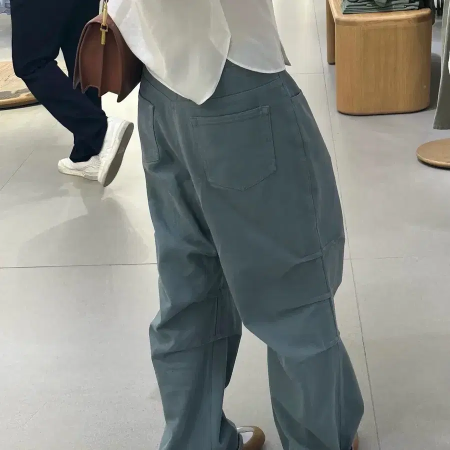 쿠어 핀턱 포인티드 오버 다잉 데님 팬츠 (블루세이지)