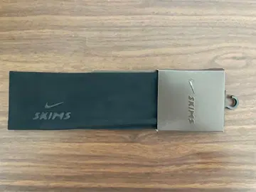Nike SKIMS 드라이 핏 헤어밴드