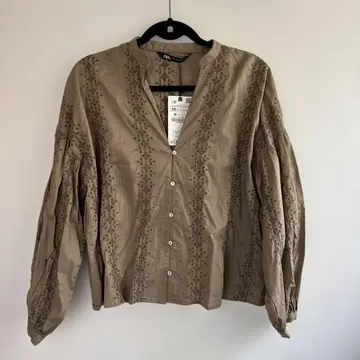 택 포함 미사용 새상품 ZARA 블라우스 자수 펀칭 카키 브라운