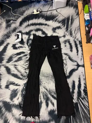 VALABASAS 블랙 플레어 데님 팬츠