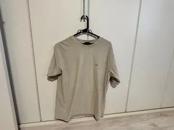 LACOSTE 원포인트 로고 T셔츠 베이지