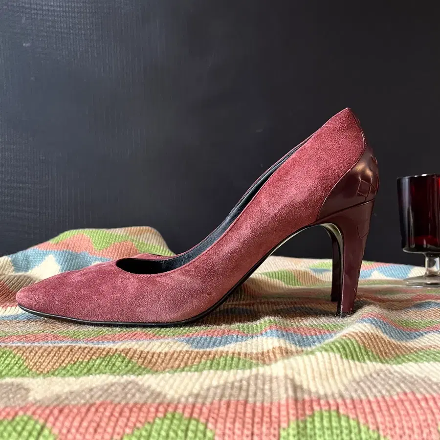 IT37.5) Bottega Veneta 인트레치아토 스웨이드 펌프스 (Made in Italy)