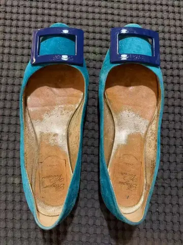 로저 비비에 플랫슈즈 블루 일요일 한정 가격 인하