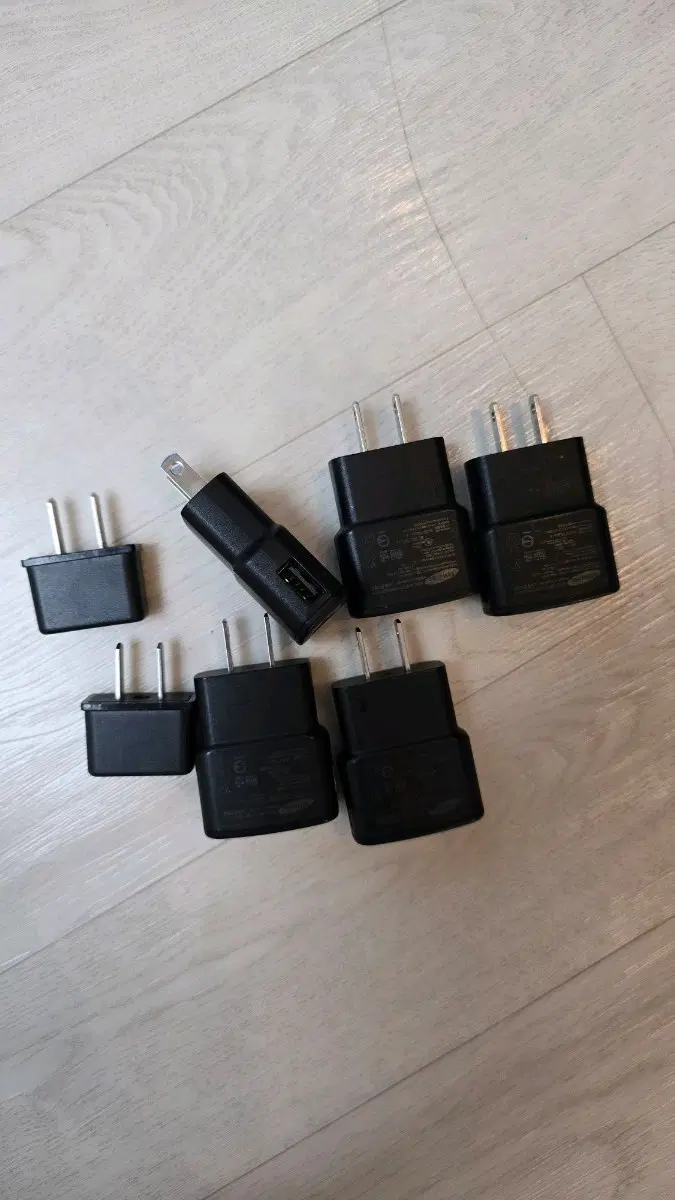 110v 돼지코2개 , 삼성충전기 5개