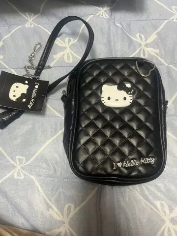 Hello Kitty 퀼팅 숄더백 블랙 새상품, 미사용