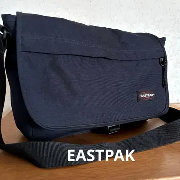 EASTPAK Buckler 14리터 남성용 숄더백
