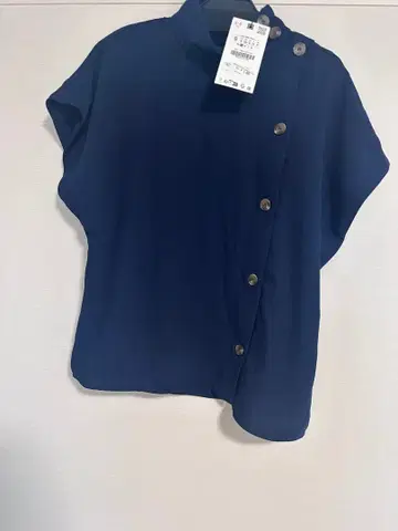 택 포함 새상품 ZARA 대비 버튼 블라우스 네이비 S