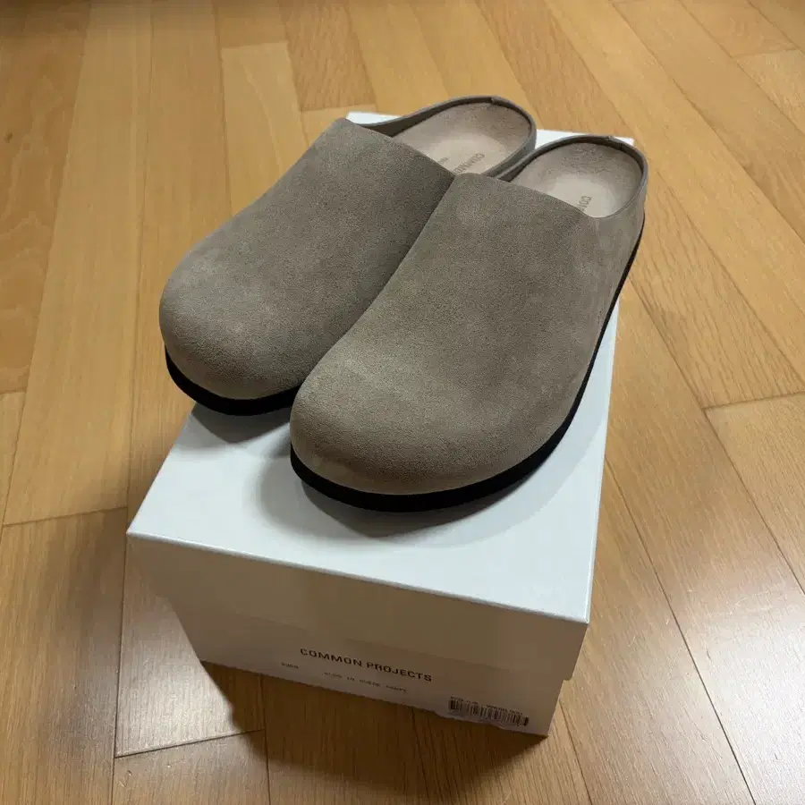 커먼 프로젝트 클로드 스웨이드 블로퍼 260 새상품