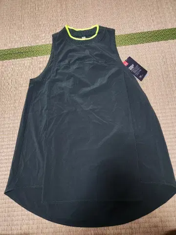 택 포함 미사용 새상품 UNDER ARMOUR 슬리브리스 원피스