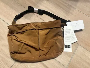 미사용 새상품 유니클로 U 패커블 크로스 바디백 브라운
