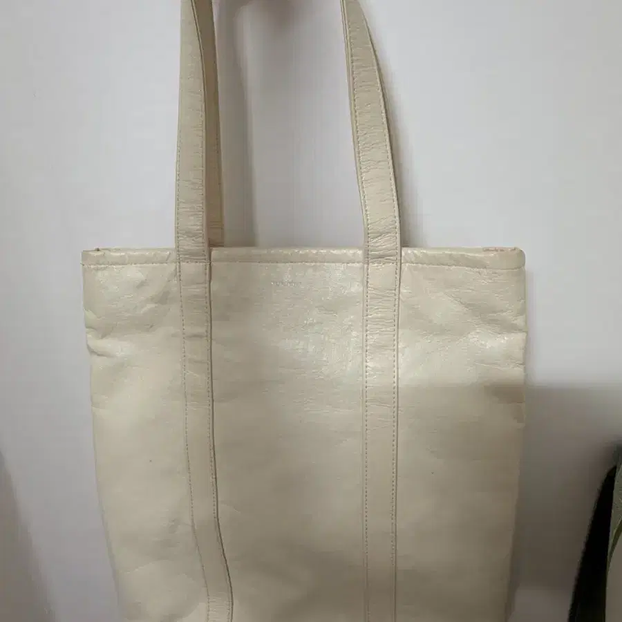 모노로우 아이보리 가죽 토트백 노트북 가방