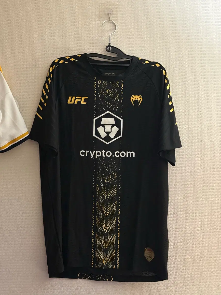 UFC 베넘 Zenith 반팔 판매합니다