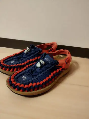 KEEN UNEEK 아웃도어 샌들 네이비 레드 26.5cm