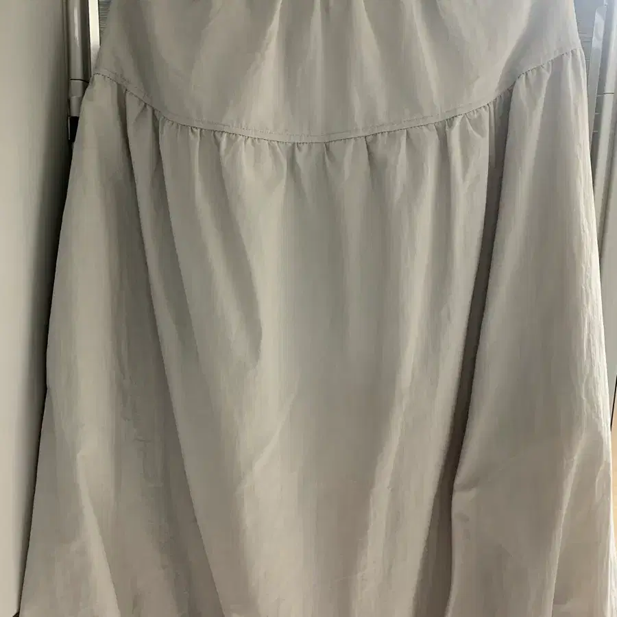 에잇세컨즈 나일론 스커트