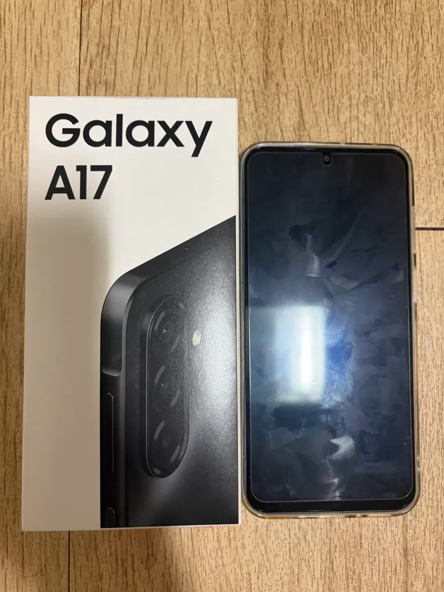 갤럭시 A17 128GB 블랙 (상태 최상 / 케이스 포함)