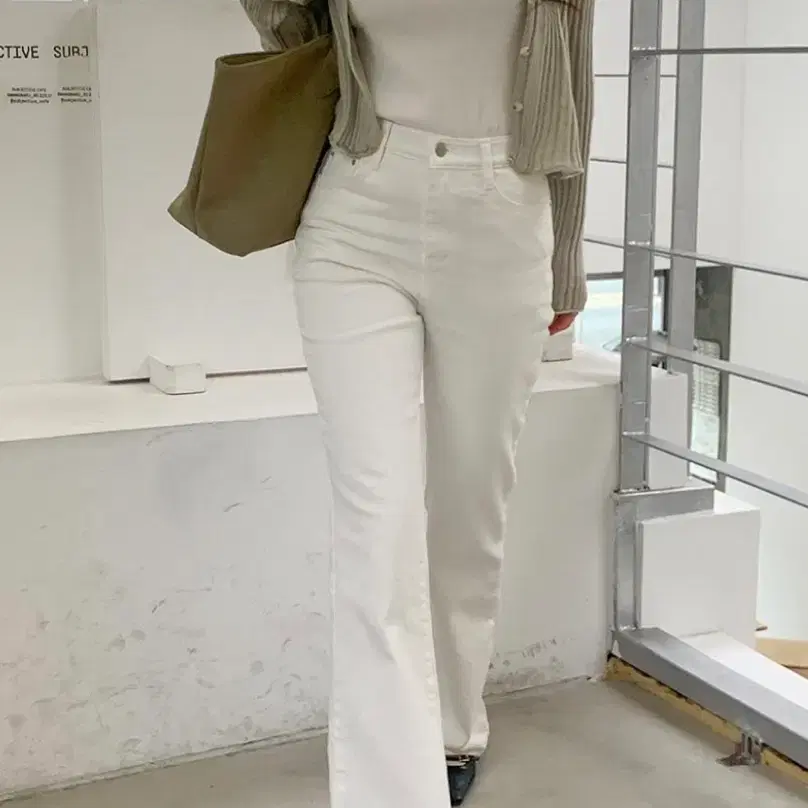 슬로우앤드 나이브 히든밴딩 세미부츠컷 팬츠
