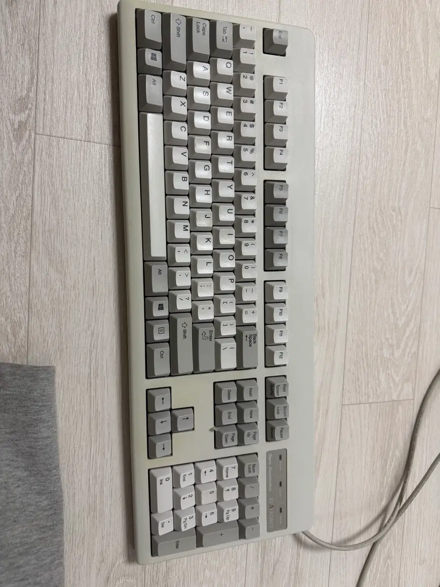 리얼포스 REALFORCE 104UWS (XF01TS) 영문배열 / Topre 정전용량 무접점