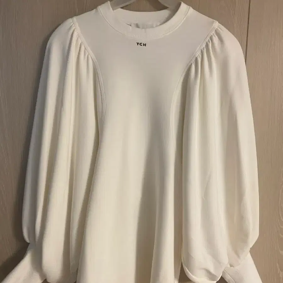 YCH 퍼프소매 아이보리티