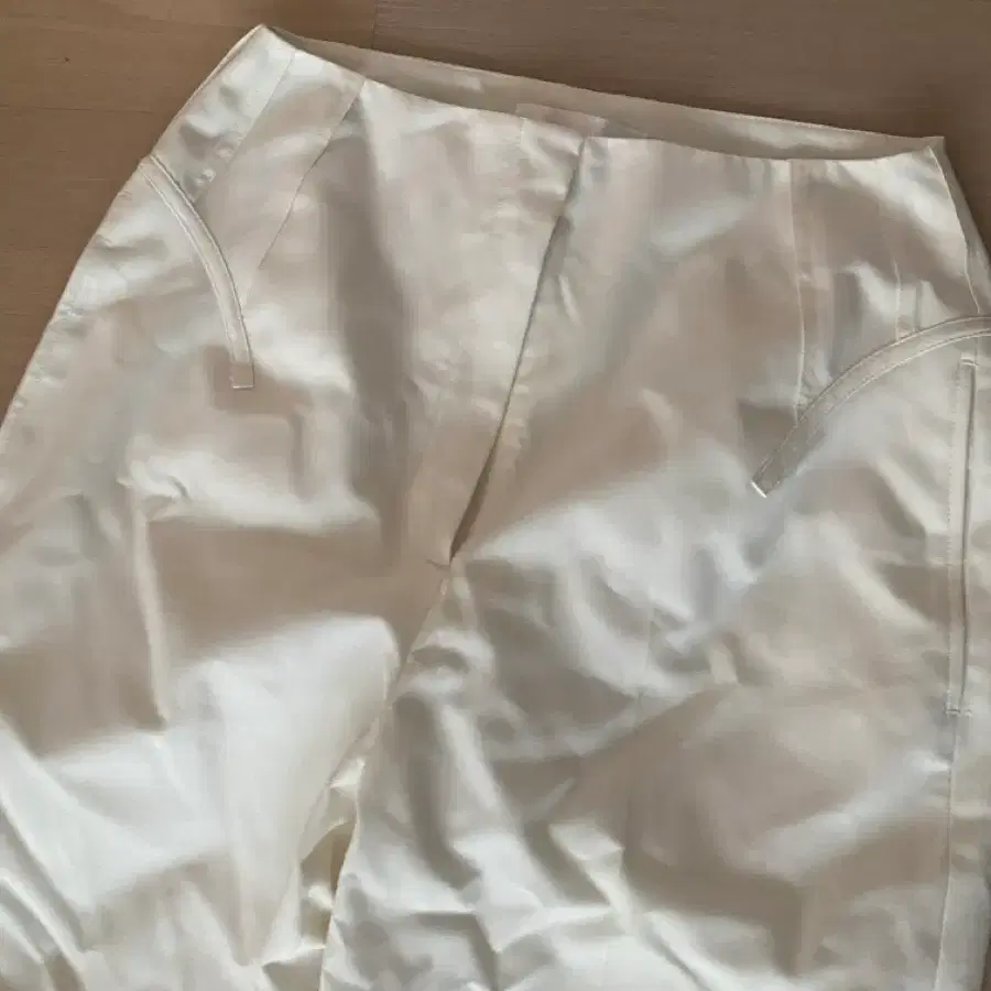 YCH 아이보리 팬츠